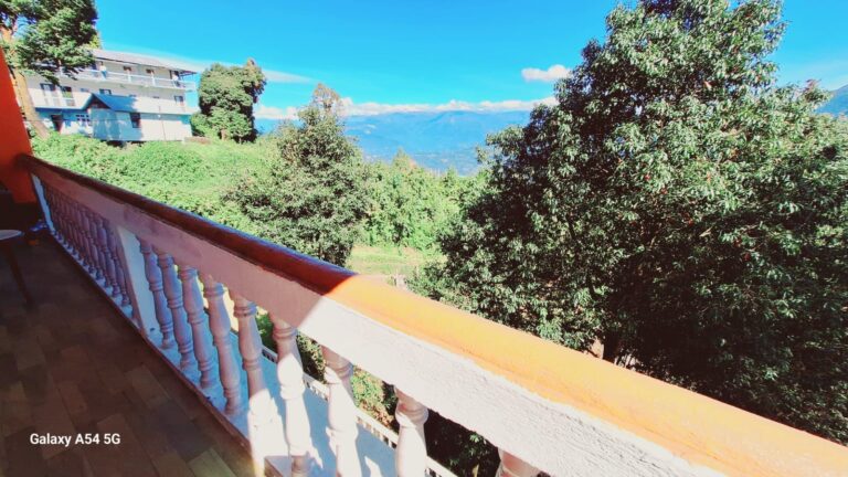 Hilltop Inn - Rishop Homestay